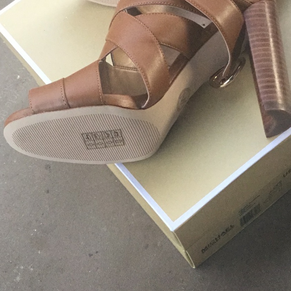 Michael Kors heel shoes - Picture 5 of 8